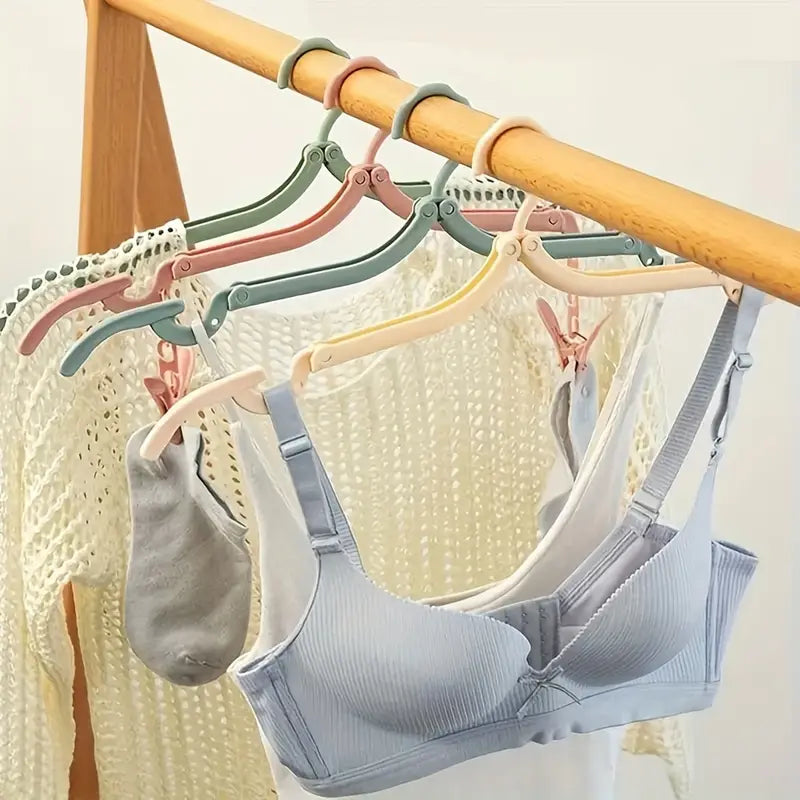 TravelNeeds Foldable Clothes Hanger